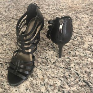 Tahari Black strappy heels with zipper, 7.5m, 3.5”
